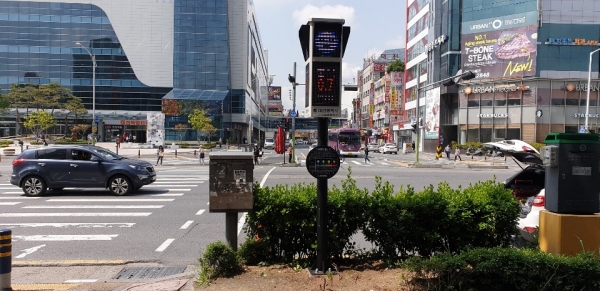대전 동구에 설치된 미세먼지 알리미.