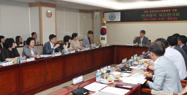 대전시가 2일 민관협력자문협의회를 열고 대전공공어린이재활병원 건립 규모를 논의하고 있다.