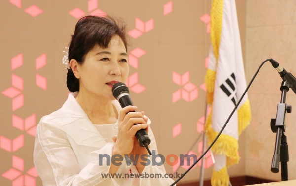 사단법인 한국수공예협회 조정환 총재가 기념사를 진행하고 있다.