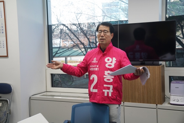 양홍규 후보가 16일 대전시의회에서 경선승리에 대한 소회를 밝히고 있다.
