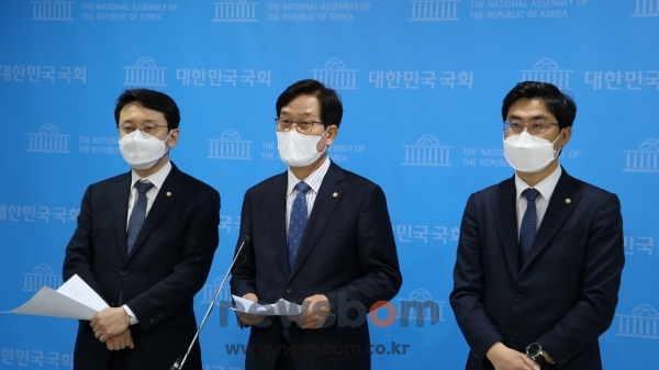 (좌측부터) 천준호, 신동근, 이정문 의원
