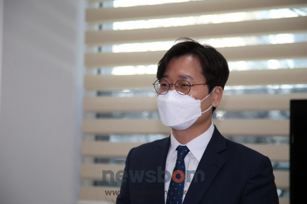 더불어민주당 대전시당 장철민 지방선거기획단장이 6일 대전시의회를 방문해 대대적인 숙청을 예고했다.